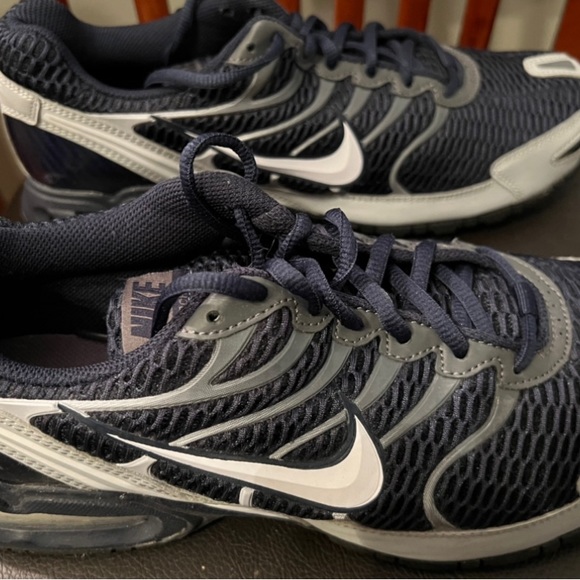 Nike Max Air. Like new. Men’s 9.5 - Picture 4 of 7